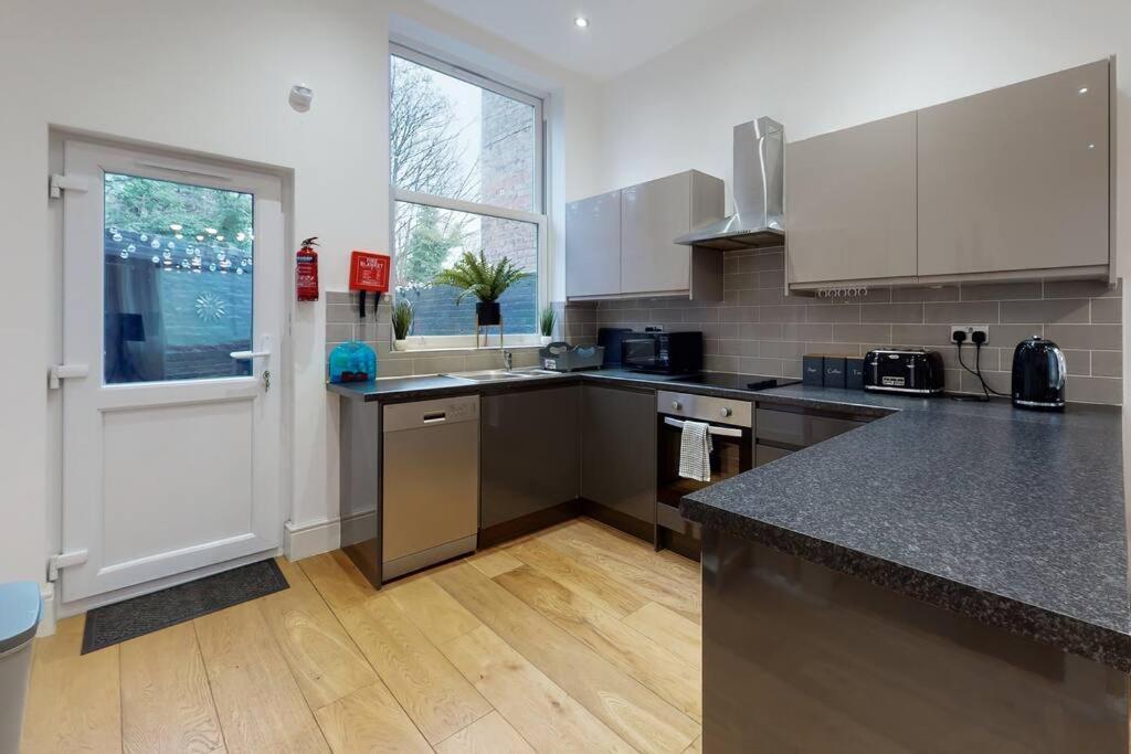 Lovely 2 Bedroom Apartment Near Highgate Station Лондон Екстериор снимка