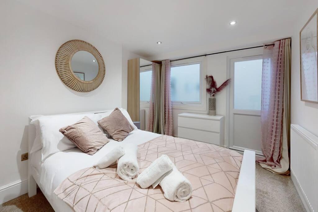 Lovely 2 Bedroom Apartment Near Highgate Station Лондон Екстериор снимка
