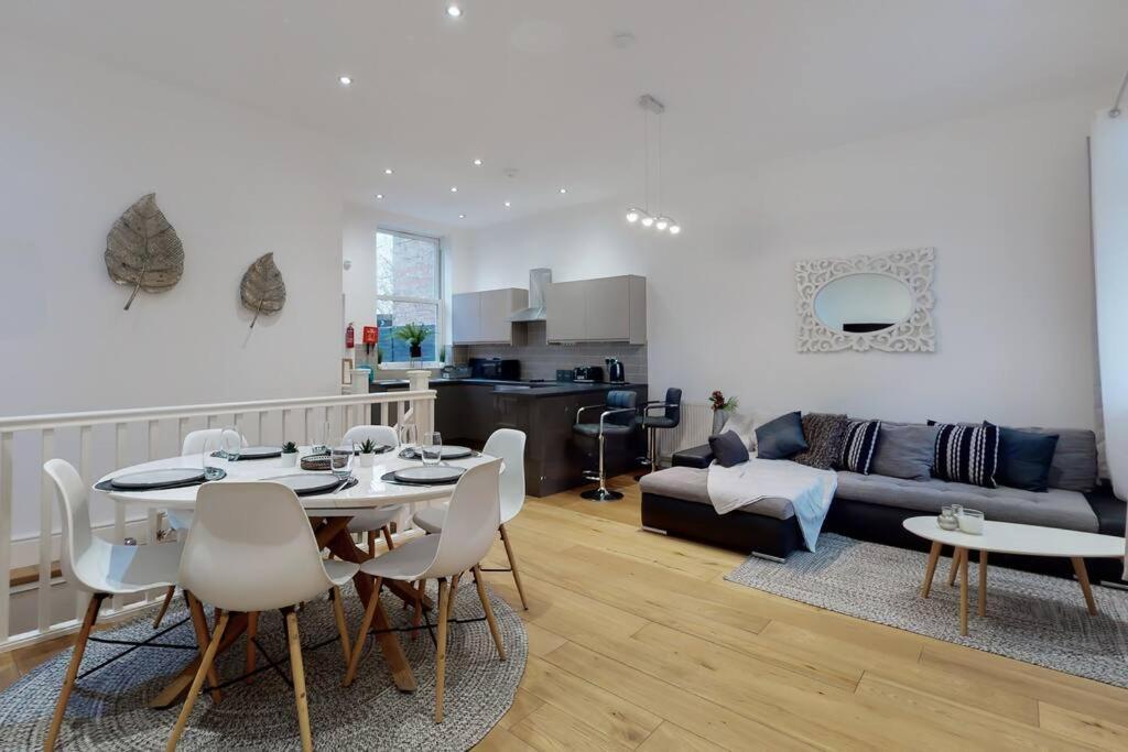 Lovely 2 Bedroom Apartment Near Highgate Station Лондон Екстериор снимка