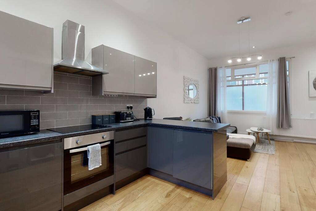 Lovely 2 Bedroom Apartment Near Highgate Station Лондон Екстериор снимка