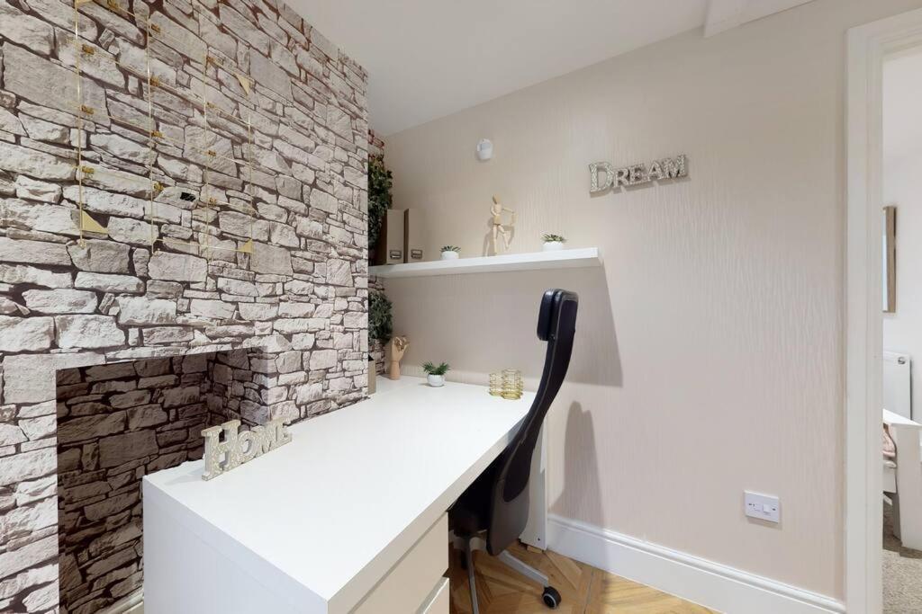 Lovely 2 Bedroom Apartment Near Highgate Station Лондон Екстериор снимка